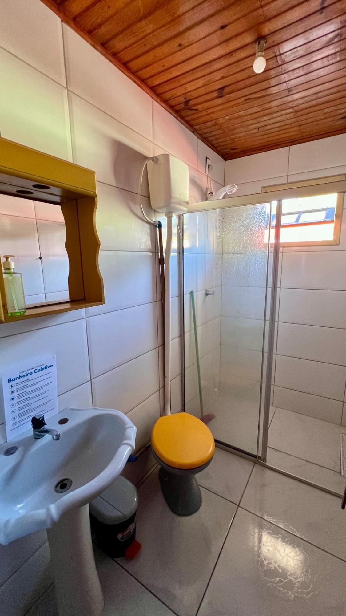 Hostel Antonio Pescador - Centro Da Guarda do Embaú 객실 사진